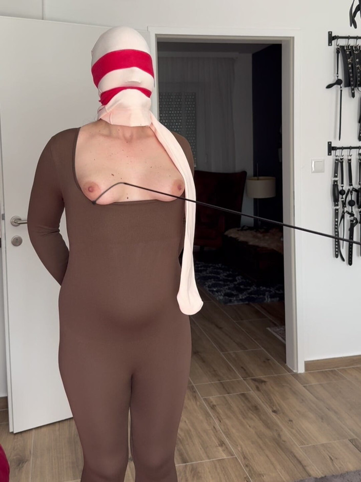 Elena917: Pantyhose, pita dan bola tersedak, disebat dan pukulan