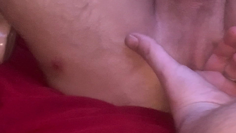 JoeyB: Tommy lagi asik fingering memeknya