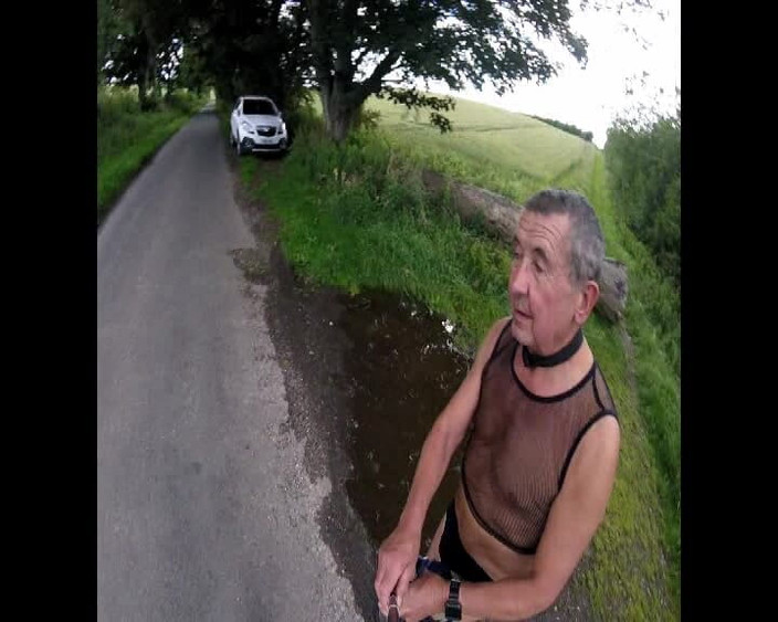 Andy: Seksowny strój do chodzenia