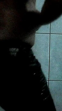 Twerking in bagno 'nero in doccia'