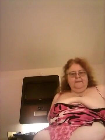 BBW nurse Vicki adventures with friends: Pielęgniarka Vicki drażni swoich fanów w pończochach