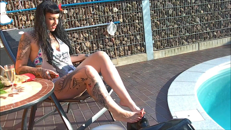 Domina Lady Vampira - SM Studio Femdom Empire: Monstru în bikini