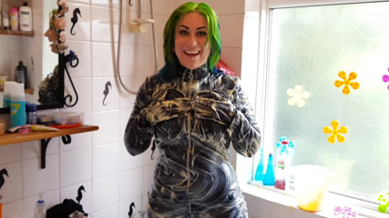 Tattooed Milfy Mama: Wet and Messy Custard Catsuit