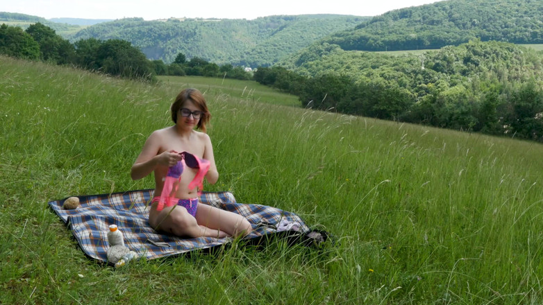 Peaches and Bananas: Nudista Casey - tomando el sol