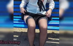 Pussy flash - minha professora puta dedando sua buceta no parque com pessoas assistindo