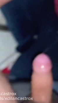 Chico heterosexual en crucero público folla joven culo gay a pelo y se corre dentro en el pasillo público preñada