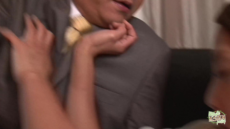 Magic Asian Pussy: Molti ragazzi l'hanno scopata con dei sex toys e poi...