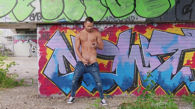 UK Naked Men: Logan Moore