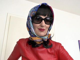 Lady Victoria Valente: Wielkie okulary przeciwsłoneczne - chusta sprawia, że spust