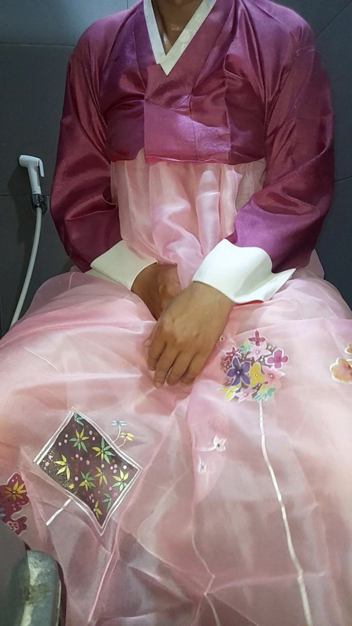 Naomisinka: Crossdresser cum bär hanbok koreansk traditionell klänning