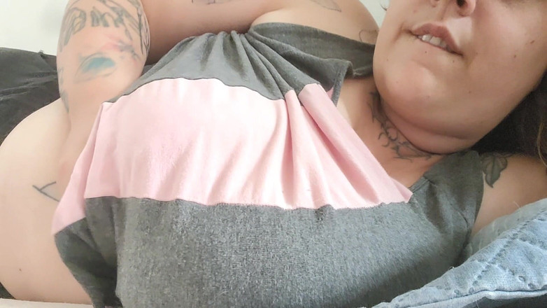 alucidfever: Menyediakan buah dada saya untuk memberikan awak susu (tiada bercakap)