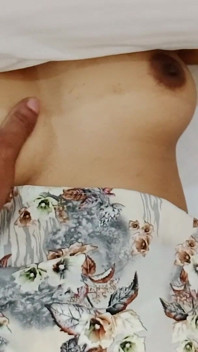 Tytuł: Bhabhi Caught ciesząc się z przyjacielem męża