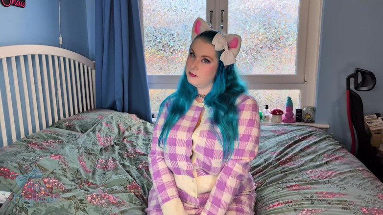 Alice_Mayflower_Scottish: Jouer avec les seins de Kitty - fille solo