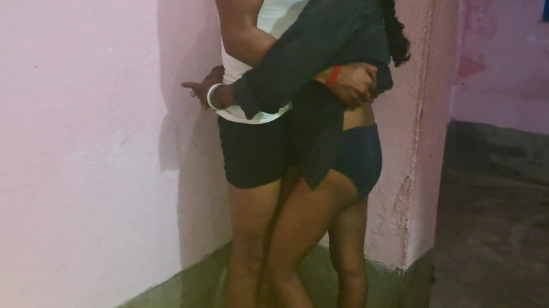 Trilokinath: 継姉妹とクールにファッキング