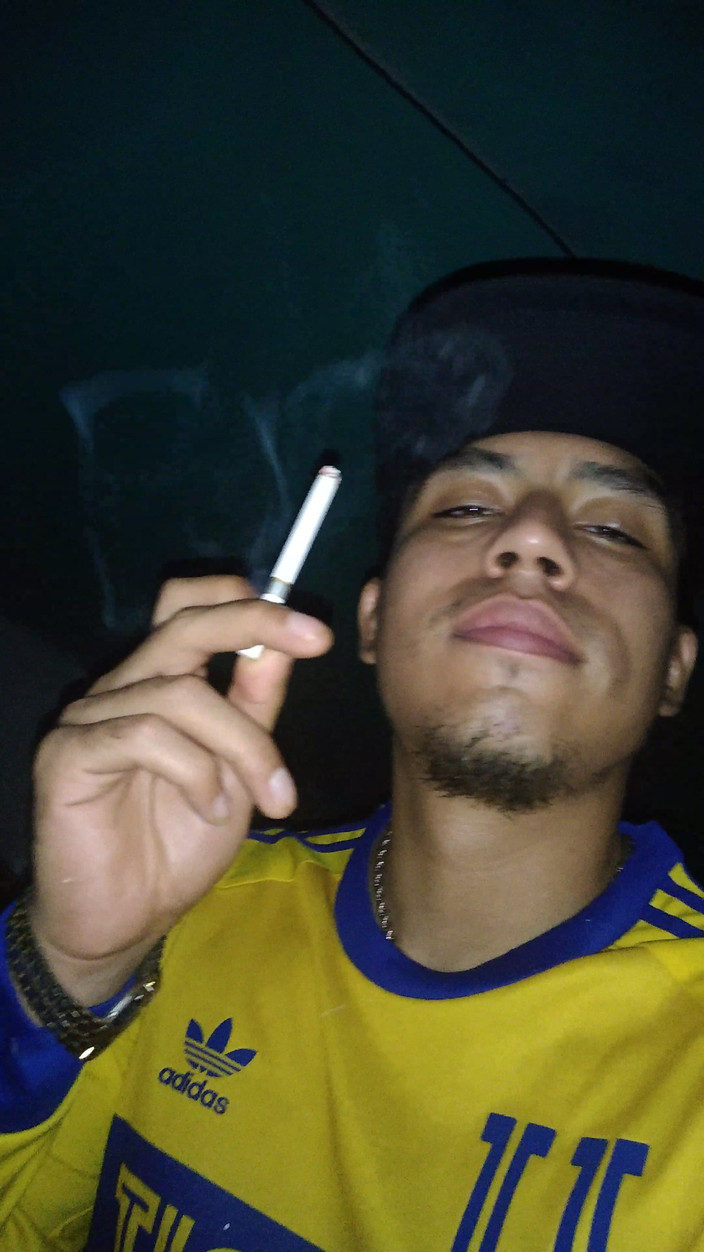 AlexAlejandro13: Sabato fumando masturbazione