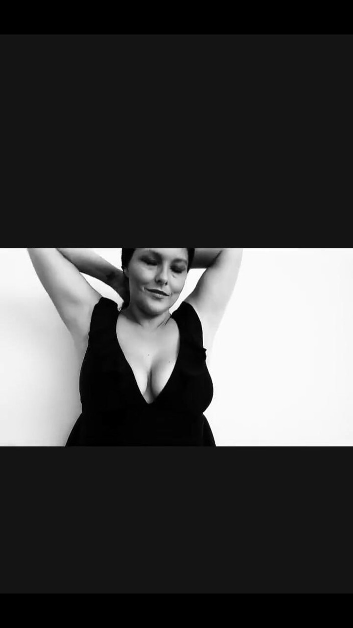 Kinky Lyrical: Nieerotykowy klip kompilacji.