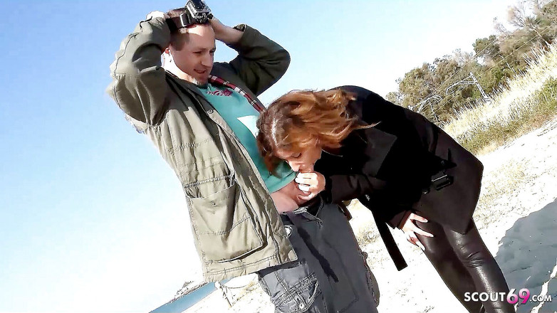 Full porn collection: 青少年 Arahnea 在发现之旅中在海滩上被继父性交