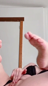 Video masturbasi solo. Tidak ada yang seperti orgasme yang baik untuk memulai hari yang tepat. Memikirkan kontol membuatku muncrat terlalu cepat.
