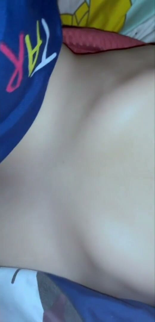 Desi college love: 보지를 문지르는 딜도