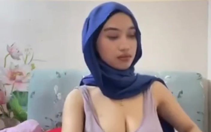 Jilbab69: Melancap, tudung, payudara besar semula jadi yang miang