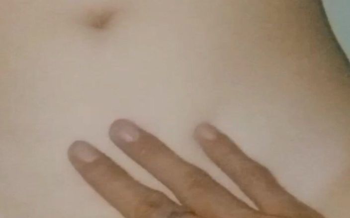 Amazingbeautycum: Dünne jungfräuliche schmale muschi