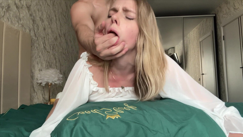 Arisha Mills: Moje nevlastní matka uvízla v posteli s análním kolíkem v...