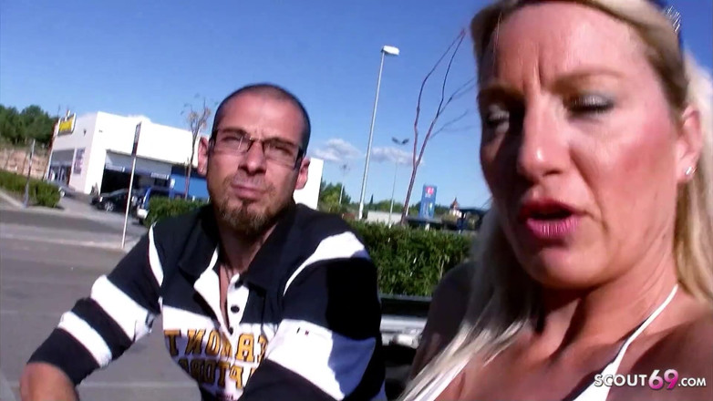 Full porn collection: Il marito rimorchia Michelle milf bionda all'aeroporto e la scopa...