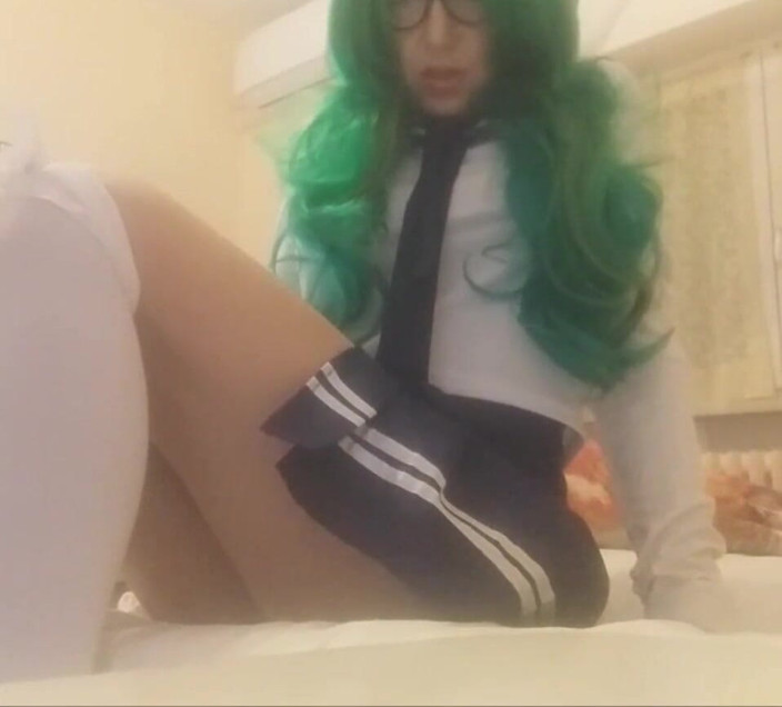 savannahamatoriale: 我的继妹刚刚回来，必须开始她的阴道治疗...栓剂会让她感到惊讶