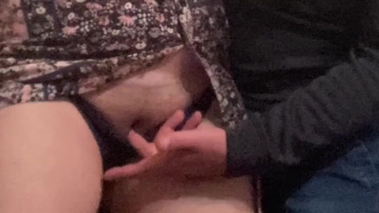 PriyaNaavya: ¡¡¡Uau!!! Extraño amigo frotando mi coño en tren