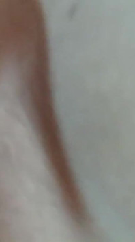 Lil Witch masturbeert tot een orgasme