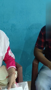 ムスリムのティーン少女が初めて上司と関係を持ち、就職のための面接で