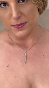 Tetona rubia milf consigue follada con gran polla