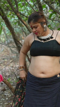 Mystic ve Female Devotee