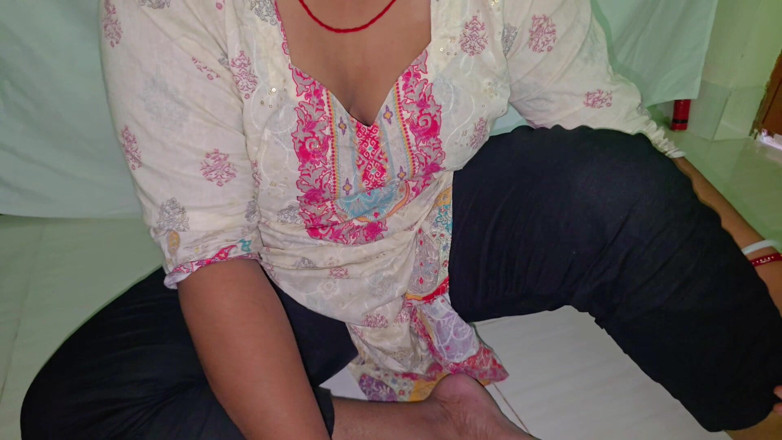 sweetpriya01: Am futut-o pe frumoasa servitoare singură în cameră și am venit