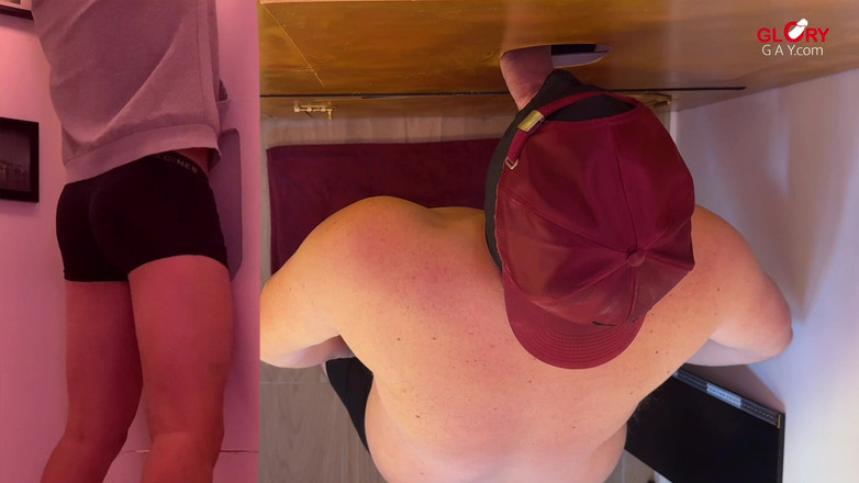 GLORYHOLEGAYS: Gloryhole Cumshot Challenge: Hur långt skjuter den 20-årige egentligen?