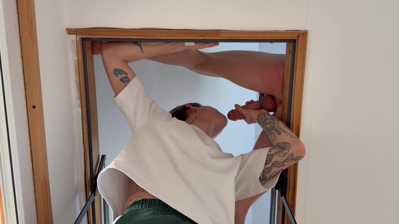 Max Gen: Sevimli Adam Büyük Bir Penis Emiyor, Sonra Kabul Ediyor, Sevişiyor...