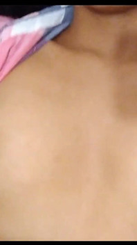 bhaartiy desi kolej garl dildo vaibretar ke saath oongli kar rahi aur hastamaithun kar rahi hai