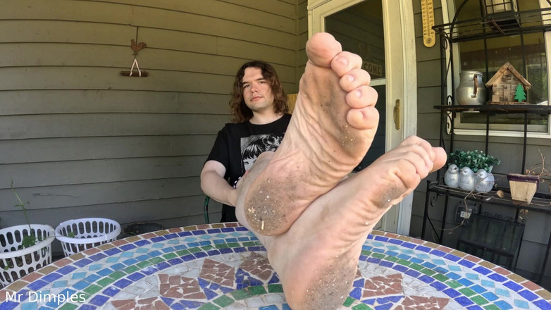 Mr Dimples: Visar upp mina smutsiga fötter