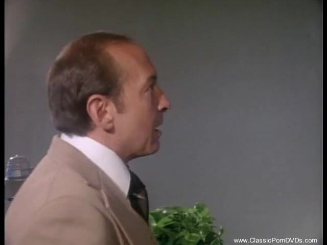 Classic Porn DVDs: Sexy secretaresse wordt geneukt door haar baas