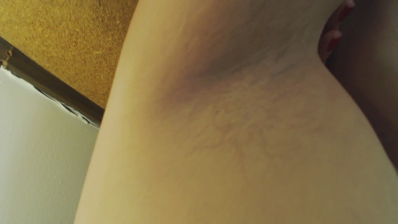 Scarlet Vixen: 毛深い脇の下