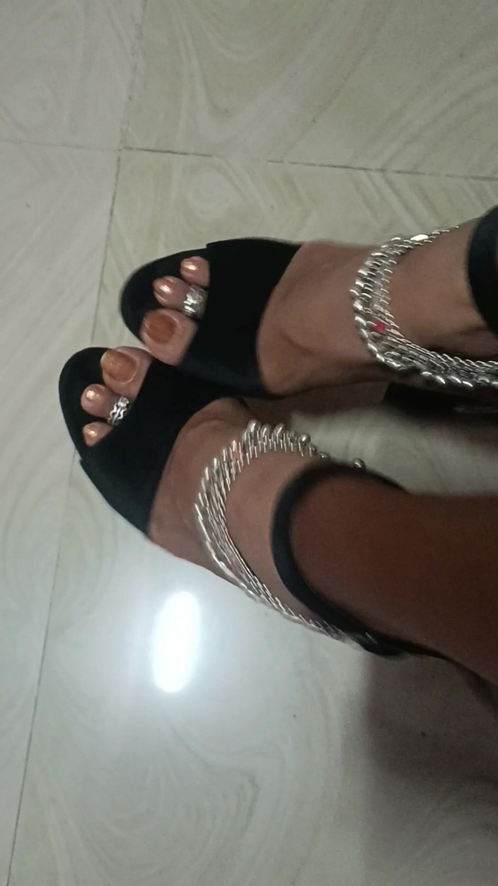 Jackson6767: Tamilská paní Žhavé a nádherné nohy pro tamilské otroky