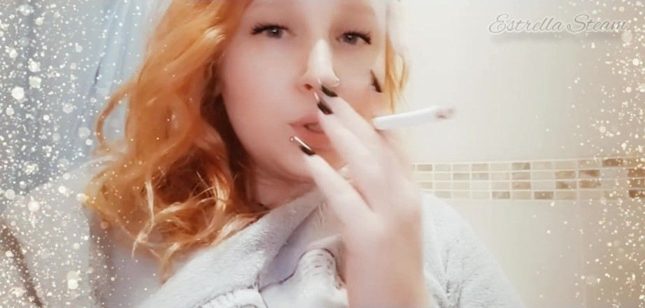 Estrella Steam: Lieve prinses rookt langzaam een sigaret