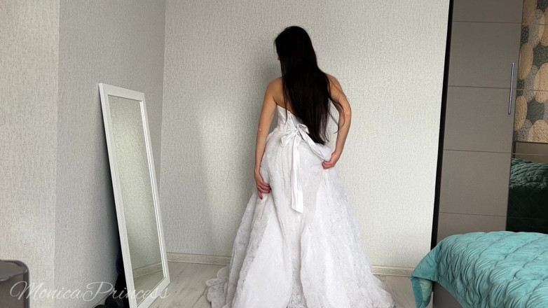 Princess Monica: 裙底内裤挑逗，撸管指挥
