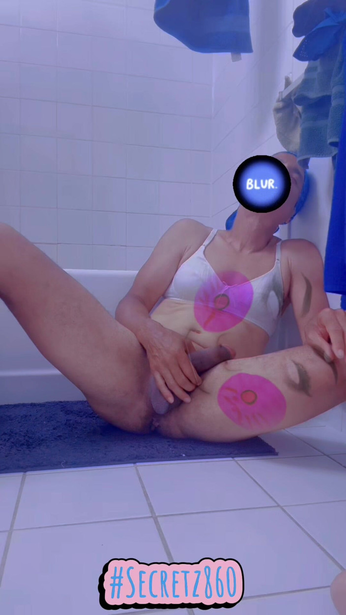 Creative Self Pleasure: Kris Reelz- Bathroom Floor Wanking Sissy Loser