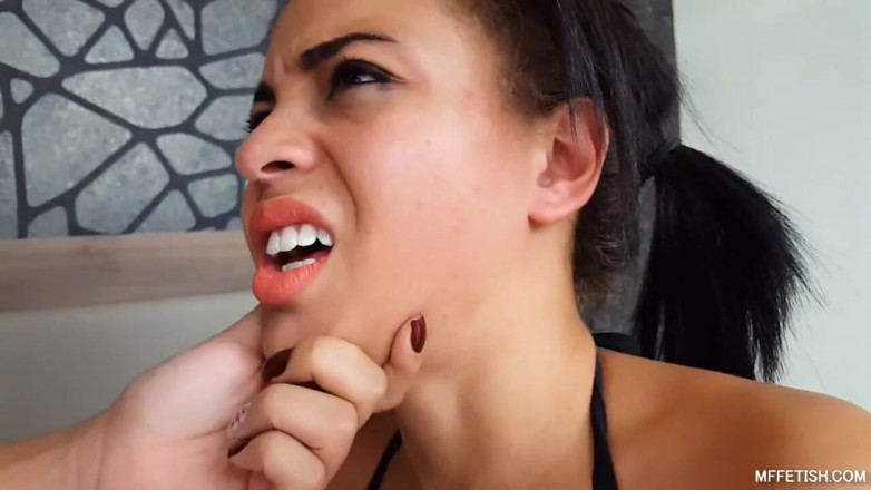 Sapphic Latinas: Amcık yalama ve yüze tokat atma