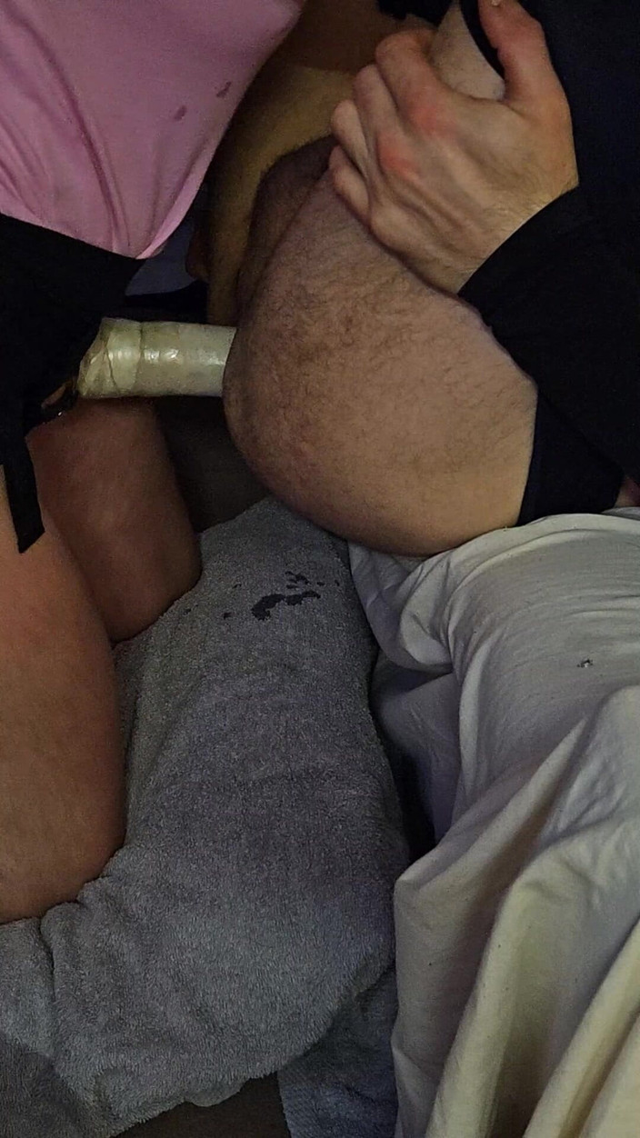 Skowirowi: 私は夫のかわいいお尻を抱く