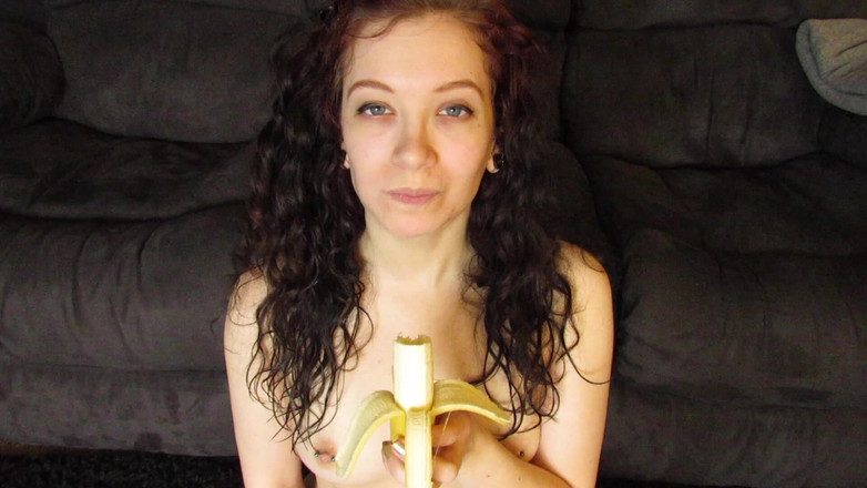 Veggiebabyy: Jedzenie banana, podczas gdy patrzę na ciebie