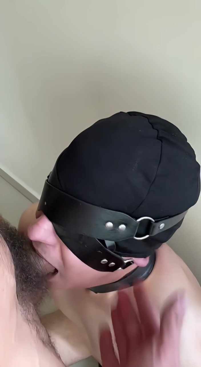 Danmel X: Gorge profonde ma bite dans leur bouche