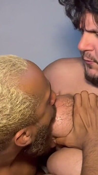 Giocare Con Il Capezzolo Paffuto