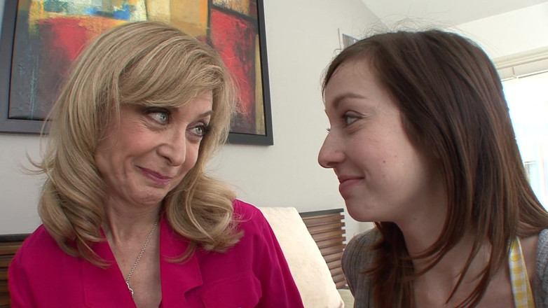 Hand Lotion Studios: Milf mangia giovane figa stretta sul letto